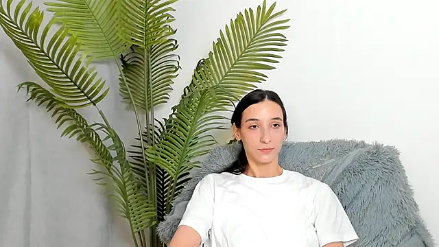 HayleySalahubdin online show from October 14, 2025, 3:13 pm