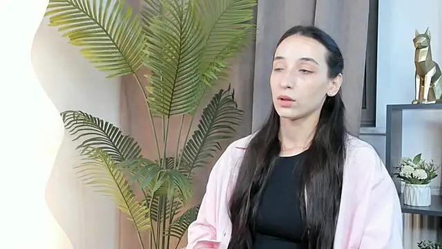 HayleySalahubdin online show from October 15, 2025, 4:07 pm