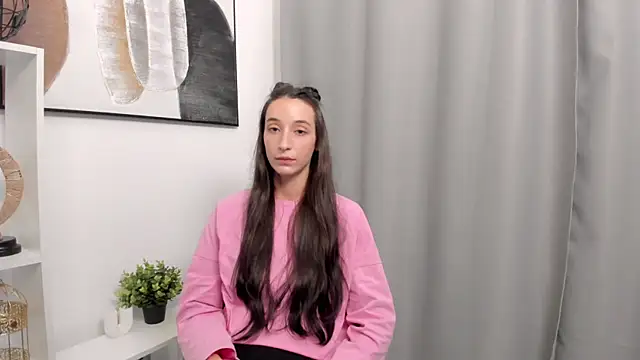 HayleySalahubdin online show from October 16, 2025, 3:13 pm
