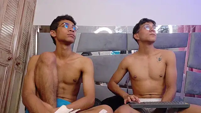 Desire4Duo online show from November 22, 2025, 2:05 pm