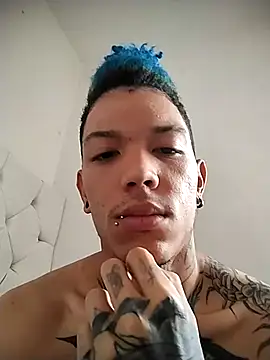 Snapshot of Overinktt chatting on October 27, 2025, 4:44 pm Overinktt online show from October 27, 2025, 4:44 pm