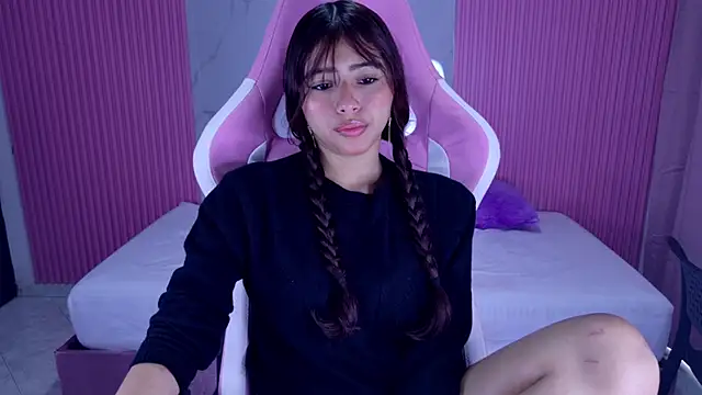 dafne17  online show from November 21, 2025, 2:16 pm