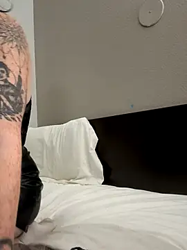 Badwolffxo online show from October 19, 2025, 5:02 pm