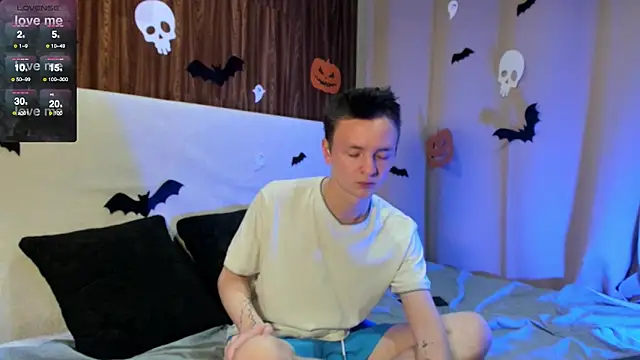 Logan mett online show from November 3, 2025, 5:47 pm