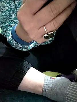 Amanda- ena- online show from November 4, 2025, 4:44 am