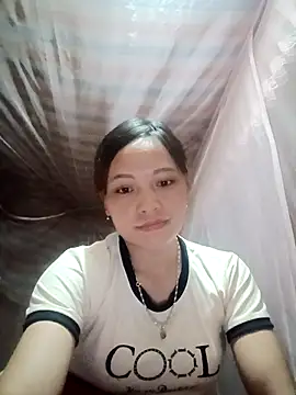 huhu-sexxy online show from October 18, 2025, 1:45 pm