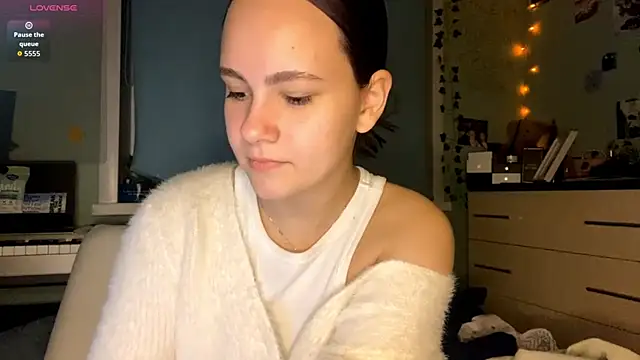 Snapshot of ShinixxxLovers chatting on October 16, 2025, 1:56 pm ShinixxxLovers online show from October 16, 2025, 1:56 pm