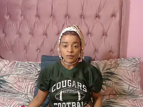 fifiqueen25 online show from October 24, 2025, 10:33 am