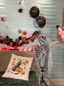 MiyaMeow- online show from October 31, 2025, 8:59 am