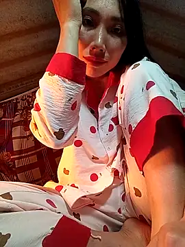 Snapshot of -Kem-01 chatting on February 4, 2026, 1:06 pm -Kem-01 online show from February 4, 2026, 1:06 pm