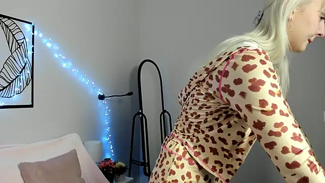 AdeleSilver online show from November 12, 2025, 2:12 am