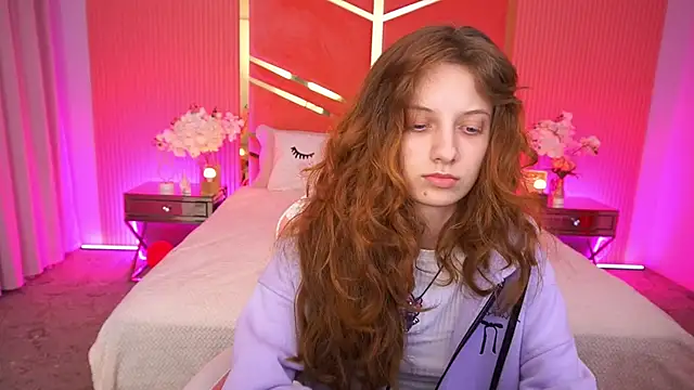 CuteeFoxy online show from December 17, 2025, 1:50 pm