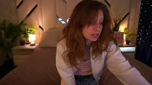 Snapshot of CuteeFoxy chatting on February 9, 2026, 2:21 pm CuteeFoxy online show from February 9, 2026, 2:21 pm