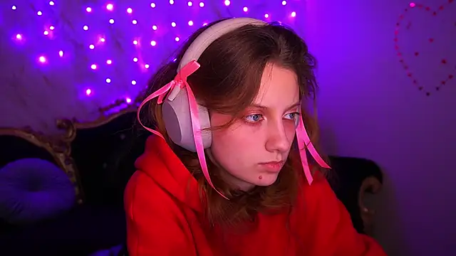 Snapshot of CuteeFoxy chatting on February 21, 2026, 2:18 pm CuteeFoxy online show from February 21, 2026, 2:18 pm