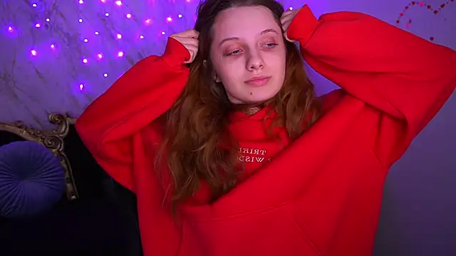 CuteeFoxy online show from March 4, 2026, 1:28 pm