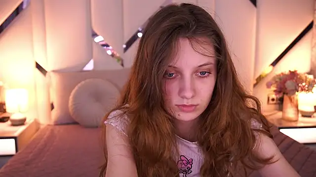 CuteeFoxy online show from April 4, 2026, 1:52 pm