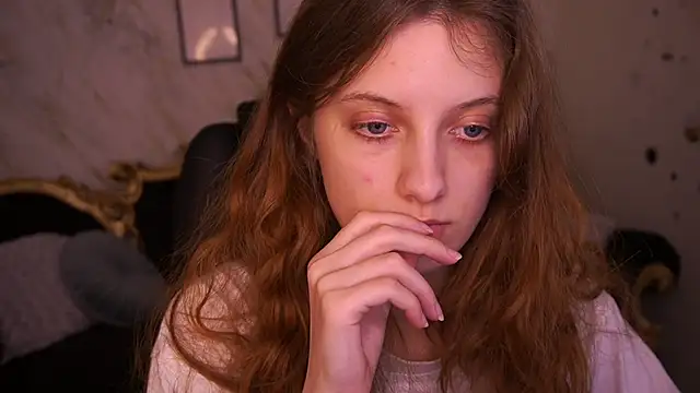 CuteeFoxy online show from April 20, 2026, 1:36 pm