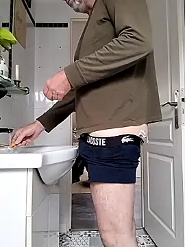 nicolaspgarnier online show from October 15, 2025, 8:47 am