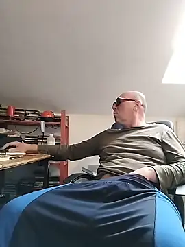 nicolaspgarnier online show from April 4, 2026, 2:25 pm