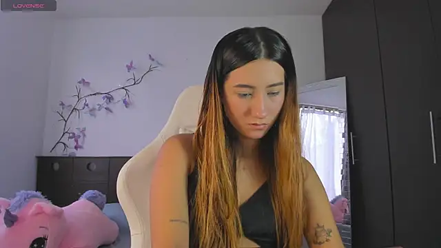 kittyrush  online show from April 14, 2026, 10:27 pm