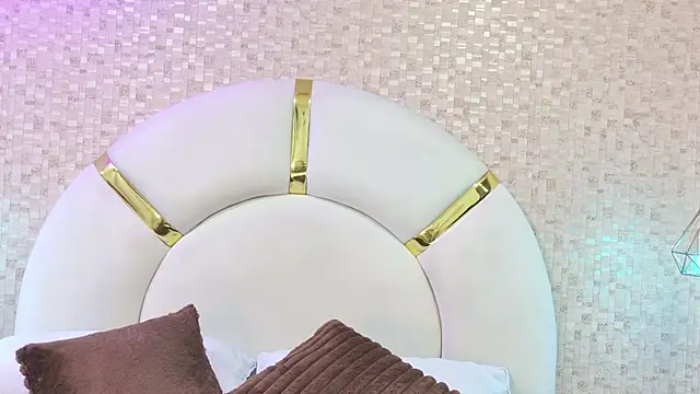 emmy rose25 online show from February 11, 2026, 11:37 am