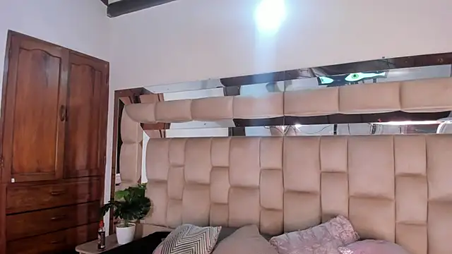 Hanna Garciia online show from October 29, 2025, 8:21 pm