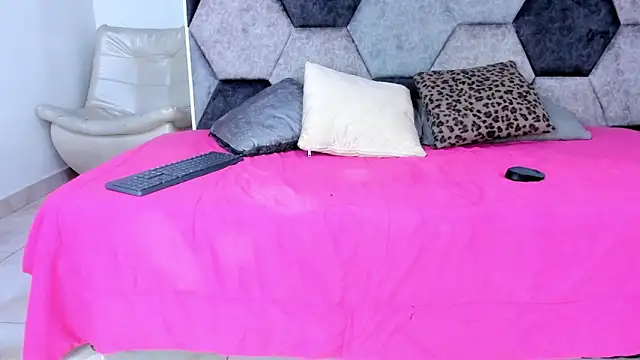 Hanna Garciia online show from November 1, 2025, 8:00 pm