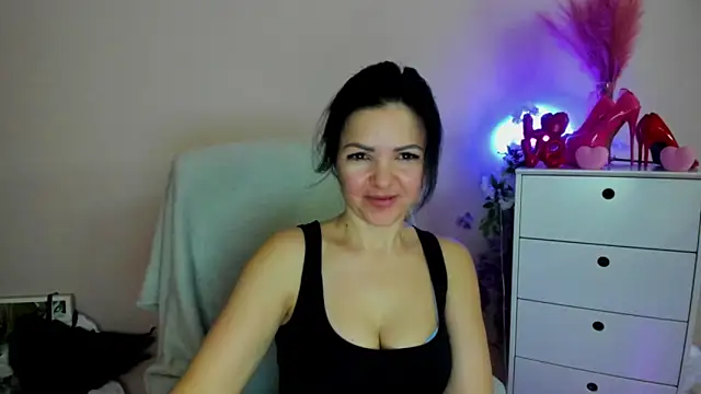 Mollybloom40 online show from April 3, 2026, 8:34 am