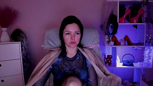 Mollybloom40 online show from April 28, 2026, 6:29 am