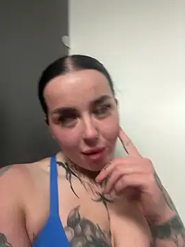 lucycoxxoxo online show from May 15, 2026, 11:45 pm