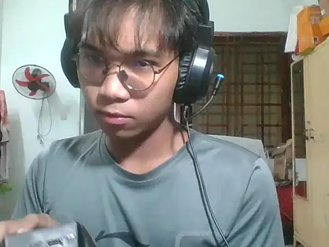 kave2033 online show from November 6, 2025, 4:08 pm