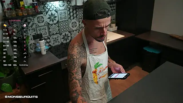 Snapshot of monsieurguitsxxx chatting on November 7, 2025, 7:03 pm monsieurguitsxxx online show from November 7, 2025, 7:03 pm