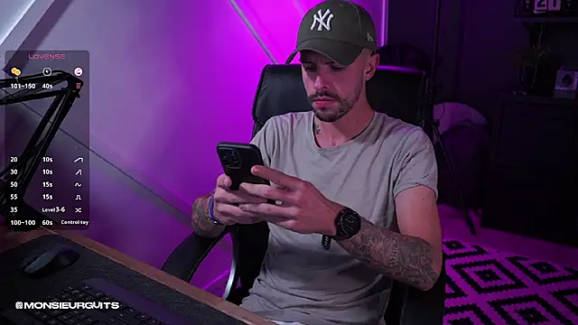 Snapshot of monsieurguitsxxx chatting on November 9, 2025, 6:17 pm monsieurguitsxxx online show from November 9, 2025, 6:17 pm