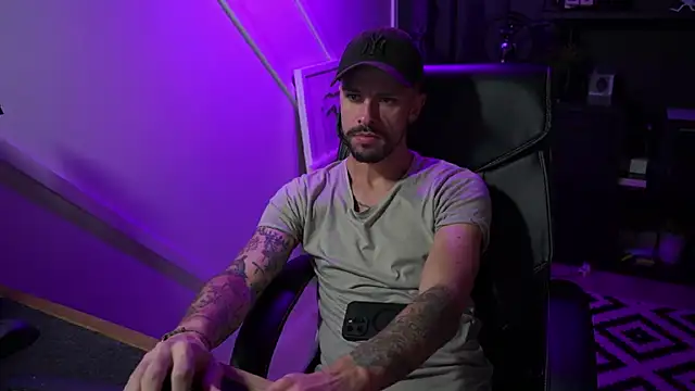 monsieurguitsxxx online show from November 19, 2025, 1:38 am