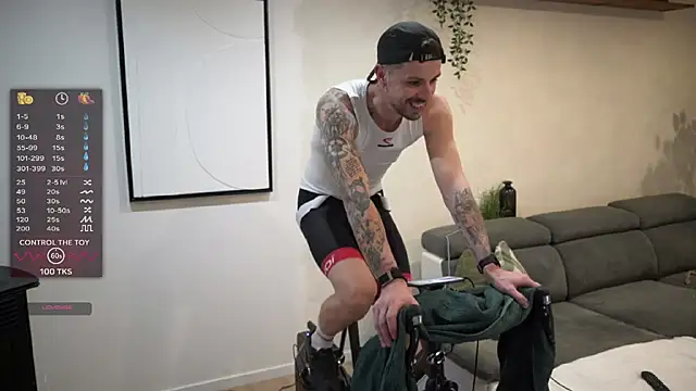 monsieurguitsxxx online show from February 14, 2026, 4:04 pm