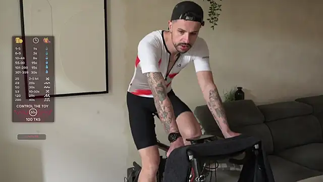 monsieurguitsxxx online show from April 18, 2026, 11:58 am