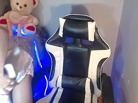 Yourasianbabyemma online show from November 3, 2025, 8:10 pm