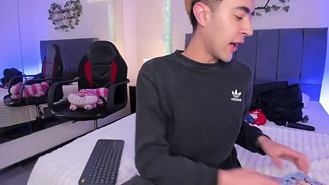 JustinCastiblanco online show from October 23, 2025, 11:20 am