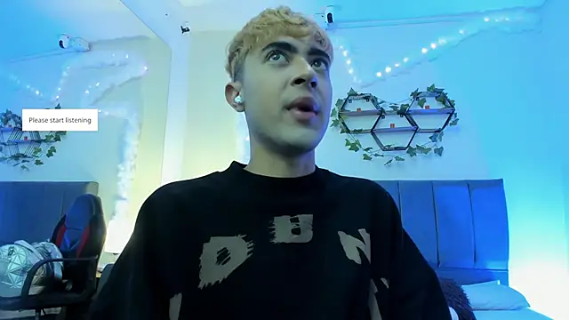 JustinCastiblanco online show from November 7, 2025, 11:21 am