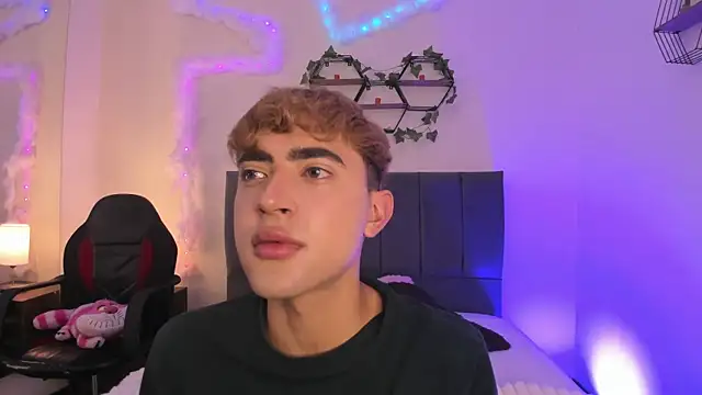 JustinCastiblanco online show from December 4, 2025, 11:30 am