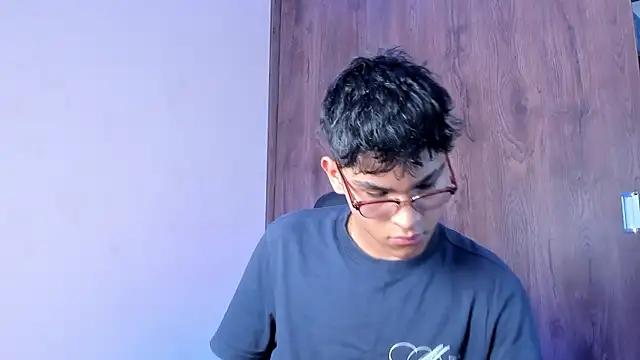 Muchachito18 online show from February 5, 2026, 8:57 pm