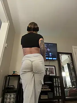 EllieELf online show from October 14, 2025, 9:59 pm