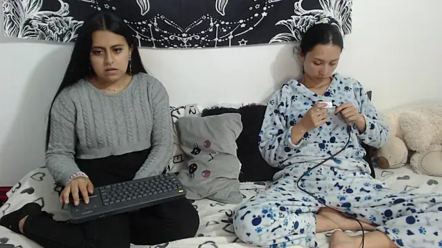 Snapshot of abby_n_emily chatting on April 27, 2026, 3:21 pm abby n emily online show from April 27, 2026, 3:21 pm