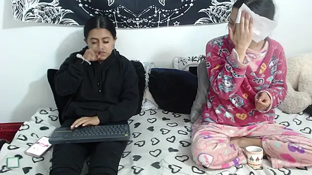 Snapshot of abby_n_emily chatting on May 16, 2026, 1:21 pm abby n emily online show from May 16, 2026, 1:21 pm