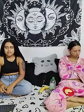 Snapshot of abby_n_emily chatting on May 25, 2026, 3:29 pm abby n emily online show from May 25, 2026, 3:29 pm