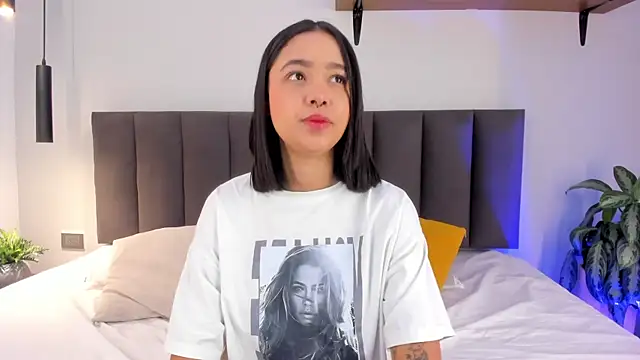 AilanaCortes online show from November 1, 2025, 12:18 pm