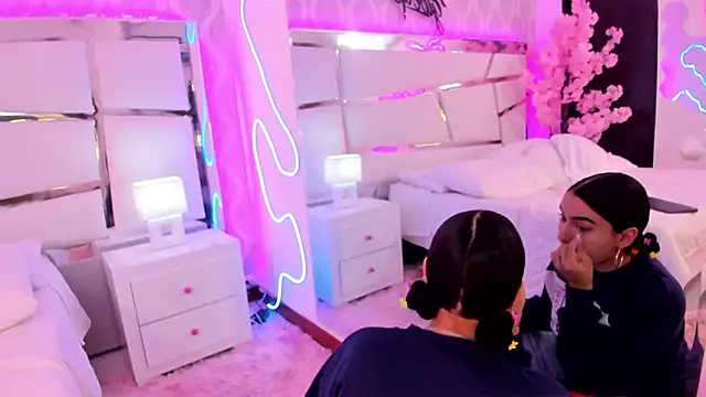 DevoraCarther online show from October 25, 2025, 12:02 pm