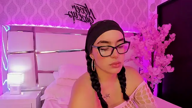 DevoraCarther online show from October 27, 2025, 1:04 pm