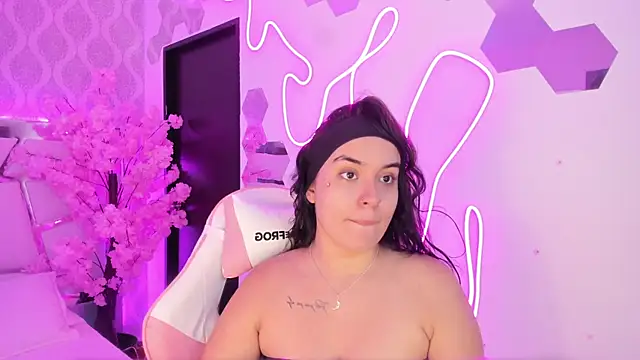 DevoraCarther online show from November 11, 2025, 1:44 pm