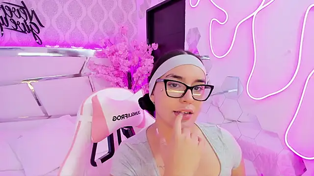 DevoraCarther online show from November 13, 2025, 3:00 pm